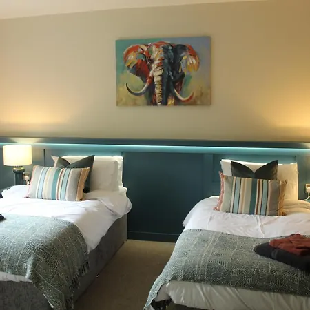 Апартаменты Riverside Haven In *