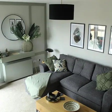 Апартаменты Riverside Haven In