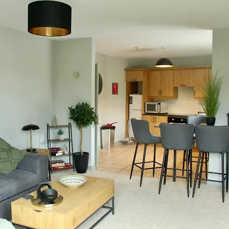 Apartment Riverside Haven In